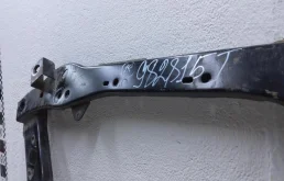 Подрамник двигателя для Renault Duster 2018 года на фотографиях