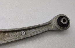 Качающийся рычаг левый для Audi A4 2014 года на фотографиях