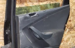 Дверь задняя правая для Volkswagen Passat 2007 года на фотографиях