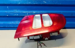 Фонарь внешний правый для Skoda Octavia 2000 года на фотографиях