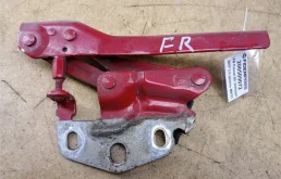 Петля капота правая для Volkswagen Passat 2008 года на фотографиях