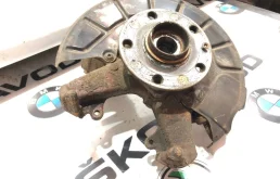 Кулак поворотный левый для Skoda Octavia 2006 года на фотографиях