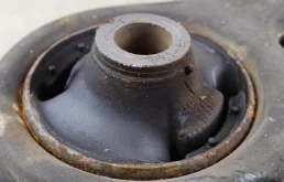 Рычаг передний левый нижний для Toyota RAV4 2014 года на фотографиях