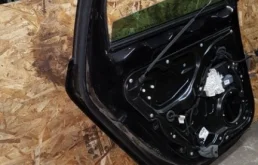 Дверь задняя левая для Volkswagen Passat 2005 года на фотографиях