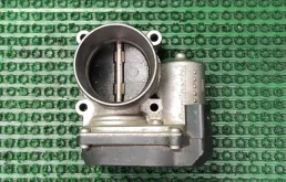 Дроссельная заслонка для Volkswagen Passat 2014 года на фотографиях