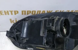 Фара правая для Volkswagen Jetta 2008 года на фотографиях