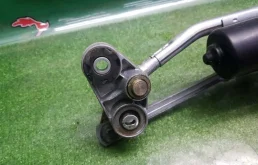 Трапеция стеклоочистителей для BMW 5er 2000 года на фотографиях