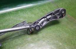 Трапеция стеклоочистителей для BMW 5er 2000 года на фотографиях