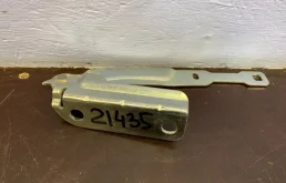 Петля капота правая для Renault Duster на фотографиях