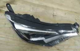 Фара ксенон левая для Toyota RAV4 2018 года на фотографиях