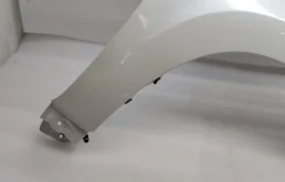 Крыло правое для Toyota Land Cruiser 2000 года на фотографиях