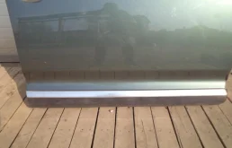 Дверь передняя правая для Volkswagen Touareg 2005 года на фотографиях