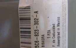 Петля капота правая для Volkswagen Jetta 2010 года на фотографиях