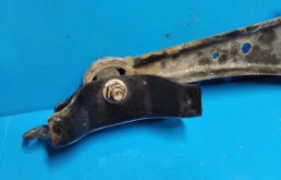 Рычаг продольный задний левый для Toyota RAV4 2011 года на фотографиях