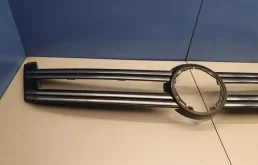 Решетка переднего бампера для Volkswagen Tiguan 2014 года на фотографиях