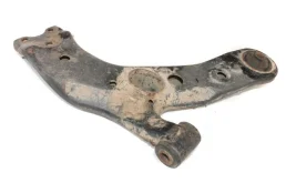 Рычаг передний правый нижний для Toyota RAV4 на фотографиях