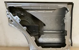 Дверь задняя левая для Volkswagen Touareg 2003 года на фотографиях