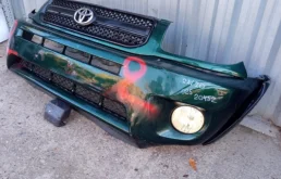 Бампер для Toyota RAV4 2002 года на фотографиях