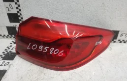 Фонарь внешний правый для BMW 5er 2023 года на фотографиях