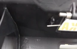 Замок капота для Skoda Octavia 2012 года на фотографиях