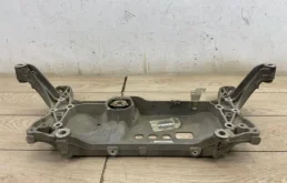 Подрамник двигателя для Volkswagen Passat 2008 года на фотографиях