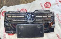 Решетка радиатора для Volkswagen Jetta 2009 года на фотографиях