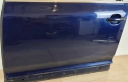 Дверь передняя левая для Volkswagen Touareg 2005 года на фотографиях