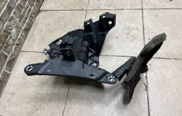 Кронштейн крыла задний левый для BMW X5 на фотографиях