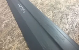 Накладка двери багажника для Volkswagen Tiguan 2009 года на фотографиях