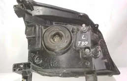 Фара ксенон левая для Nissan X-Trail 2004 года на фотографиях