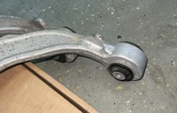 Рычаг передний левый верхний для BMW X5 на фотографиях