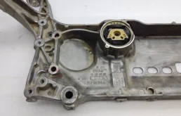 Подрамник двигателя для Volkswagen Tiguan 2015 года на фотографиях