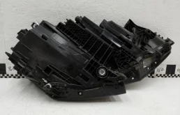 Фара ксенон левая для Audi Q8 на фотографиях