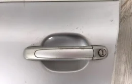 Дверь передняя левая для Volkswagen Touareg 2005 года на фотографиях