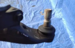 Рычаг передний правый нижний для Nissan Murano 2008 года на фотографиях