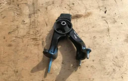 Подушка двигателя задняя левая нижняя для Toyota Avensis на фотографиях