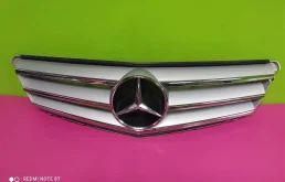 Решетка радиатора для Mercedes-Benz C class 2015 года на фотографиях