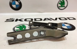 Петля капота правая для Skoda Octavia 2010 года на фотографиях