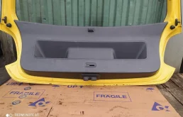 Дверь багажника для Volkswagen Polo 2014 года на фотографиях