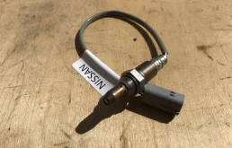 Лямбда-зонд (верхний) для Nissan X-Trail на фотографиях