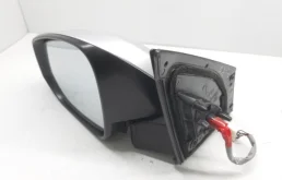 Стекла и зеркала для Toyota RAV4 2015 года на фотографиях