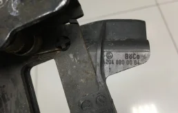 Замок капота правый для Mercedes-Benz C class 2008 года на фотографиях