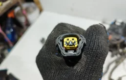 Проводка моторного отсека для Hyundai Solaris 2010 года на фотографиях