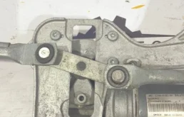 Трапеция стеклоочистителей для Mercedes-Benz S class 2015 года на фотографиях