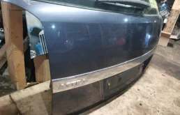 Дверь багажника для Opel Astra 2005 года на фотографиях