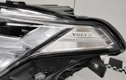 Фара ксенон левая для Volvo XC90 2016 года на фотографиях