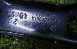 Петля капота правая для Volkswagen Tiguan на фотографиях