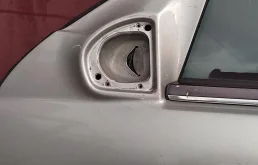 Стекла и зеркала для Mercedes-Benz C class 2004 года на фотографиях