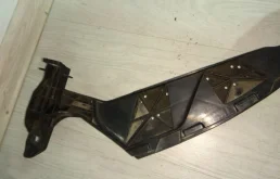 Кронштейн переднего бампера левый для Porsche Macan 2019 года на фотографиях