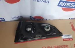 Фонарь внутренний левый для Nissan Qashqai 2018 года на фотографиях